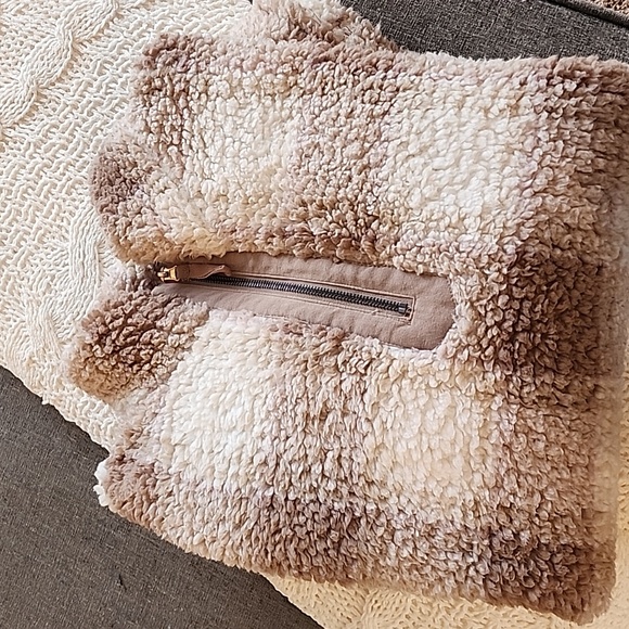 Fuzzy pullover - Picture 7 of 7